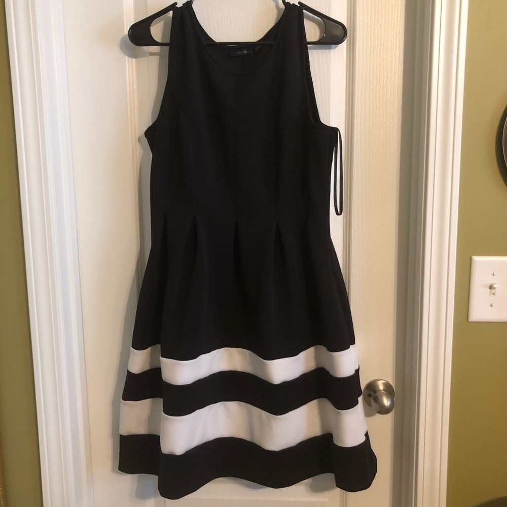 Sleeveless Black and white Dress